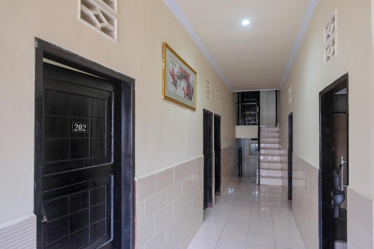 Reddoorz At Hotel Rich Parepare Near Pantai Mattirotasi Ngoại thất bức ảnh