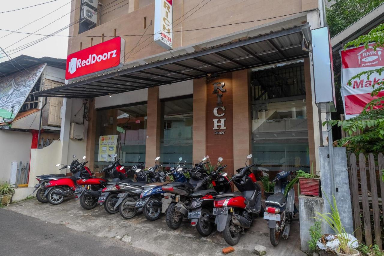 Reddoorz At Hotel Rich Parepare Near Pantai Mattirotasi Ngoại thất bức ảnh