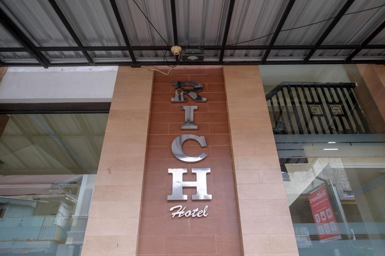Reddoorz At Hotel Rich Parepare Near Pantai Mattirotasi Ngoại thất bức ảnh
