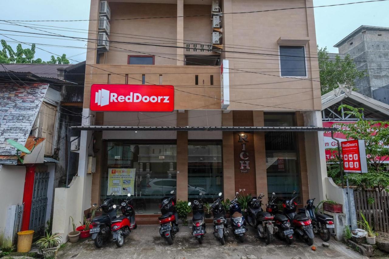 Reddoorz At Hotel Rich Parepare Near Pantai Mattirotasi Ngoại thất bức ảnh